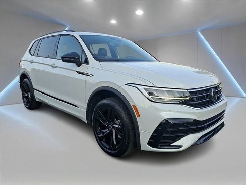 Used 2024 Volkswagen Tiguan SE R-Line AWD/4WD image 3