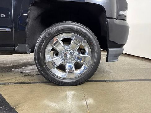 Used 2016 Chevrolet Silverado 1500 LTZ Z71 w/ LTZ Plus Package AWD/4WD image 11