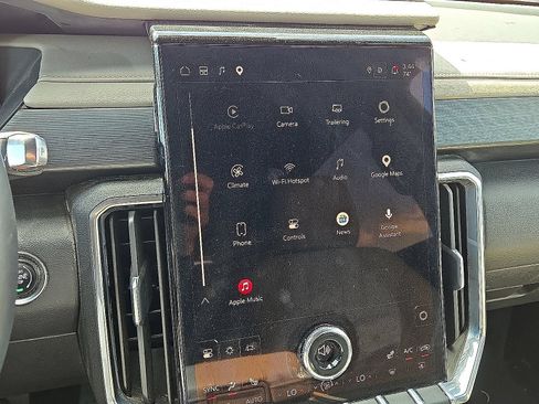 Used 2025 GMC Acadia Elevation w/ Elevation Premium Package FWD image 27