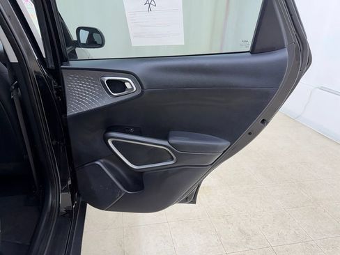 Used 2025 Kia Soul LX FWD image 13