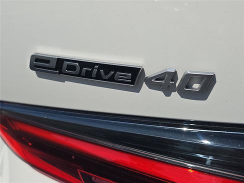 Used 2025 BMW i4 eDrive40 image 4