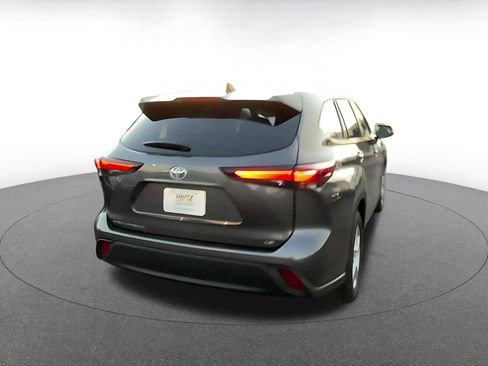 Used 2025 Toyota Highlander LE image 14