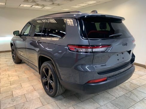 Used 2023 Jeep Grand Cherokee L Laredo image 5