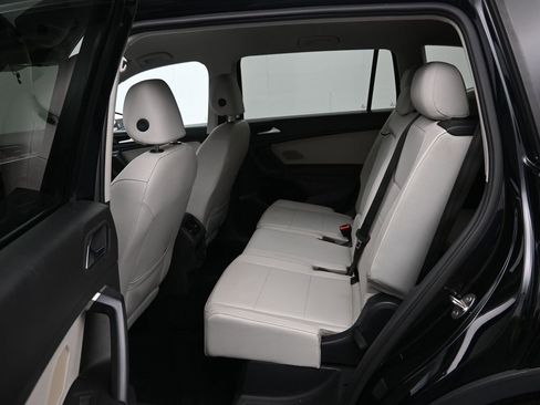 Used 2021 Volkswagen Tiguan SE image 22