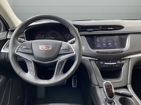 Used 2018 Cadillac XT5 Luxury w/ LPO, Sport Package image 9