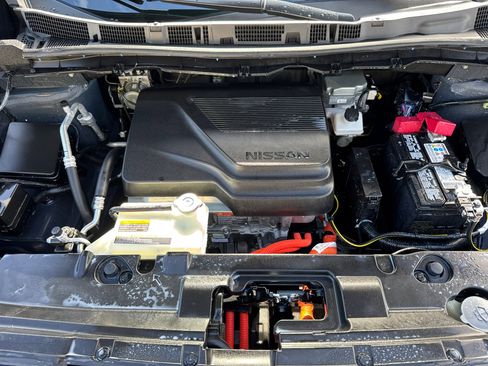 Used 2025 Nissan Leaf S image 8