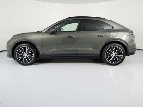 New 2026 Porsche Macan 4 Electric AWD/4WD image 2
