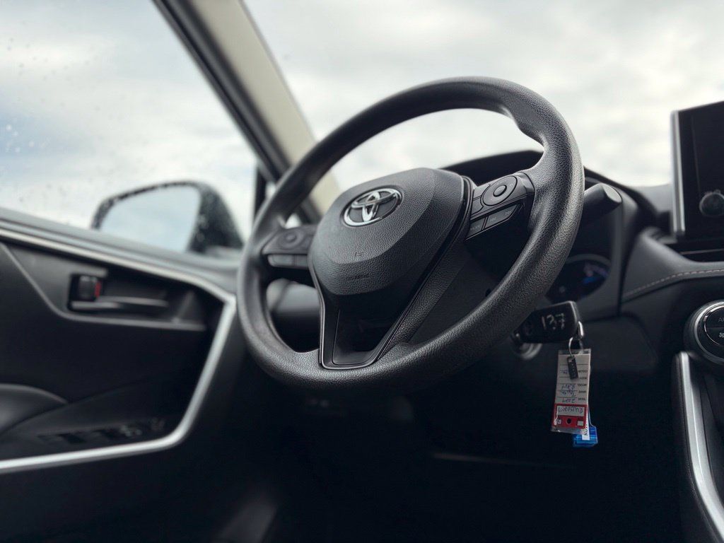Used 2024 Toyota RAV4 LE AWD/4WD image 37