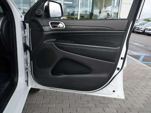 Used 2022 Jeep Grand Cherokee Laredo X image 16