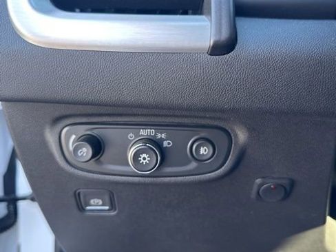 Used 2024 GMC Terrain SLT image 34