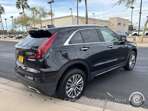 Used 2024 Cadillac XT4 Premium Luxury image 4