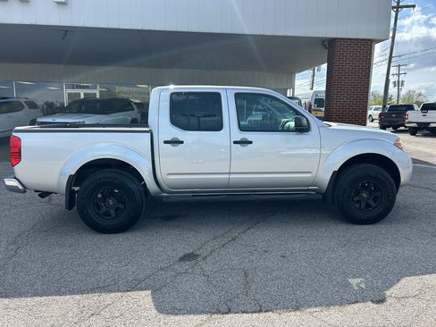 Used 2014 Nissan Frontier SV w/ SV Value Truck Package image 4