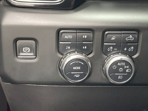 Used 2024 GMC Sierra 1500 AT4 w/ Technology Package image 31