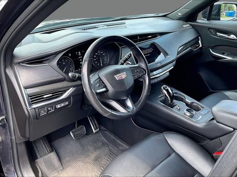 Used 2022 Cadillac XT4 Sport w/ Enhanced Visibility Package AWD/4WD image 7