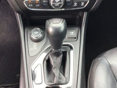 Used 2020 Jeep Cherokee Limited AWD/4WD image 35