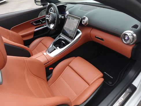 Used 2024 Mercedes-Benz SL 55 AMG 4MATIC image 21