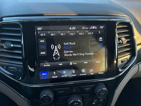 Used 2019 Jeep Grand Cherokee Limited w/ Luxury Group II image 18