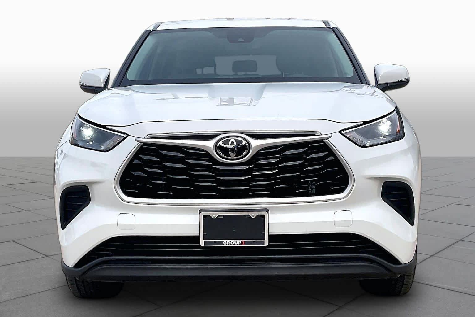 Used 2022 Toyota Highlander L FWD image 4