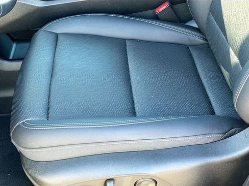 Used 2025 Chevrolet Equinox LT w/ Convenience Package II image 18