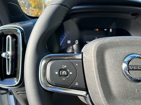 New 2026 Volvo XC40 B5 Ultra w/ Climate Package AWD/4WD image 13