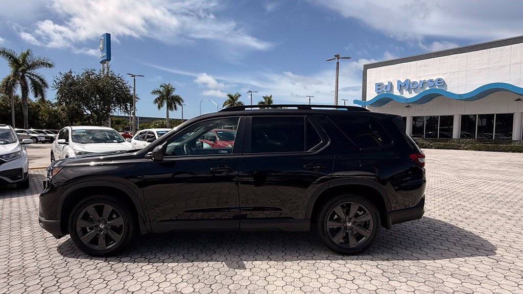 Certified 2024 Honda Pilot Sport image 3