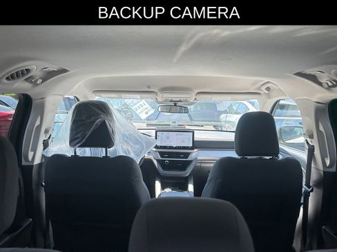 Used 2025 Ford Explorer Active AWD/4WD image 8