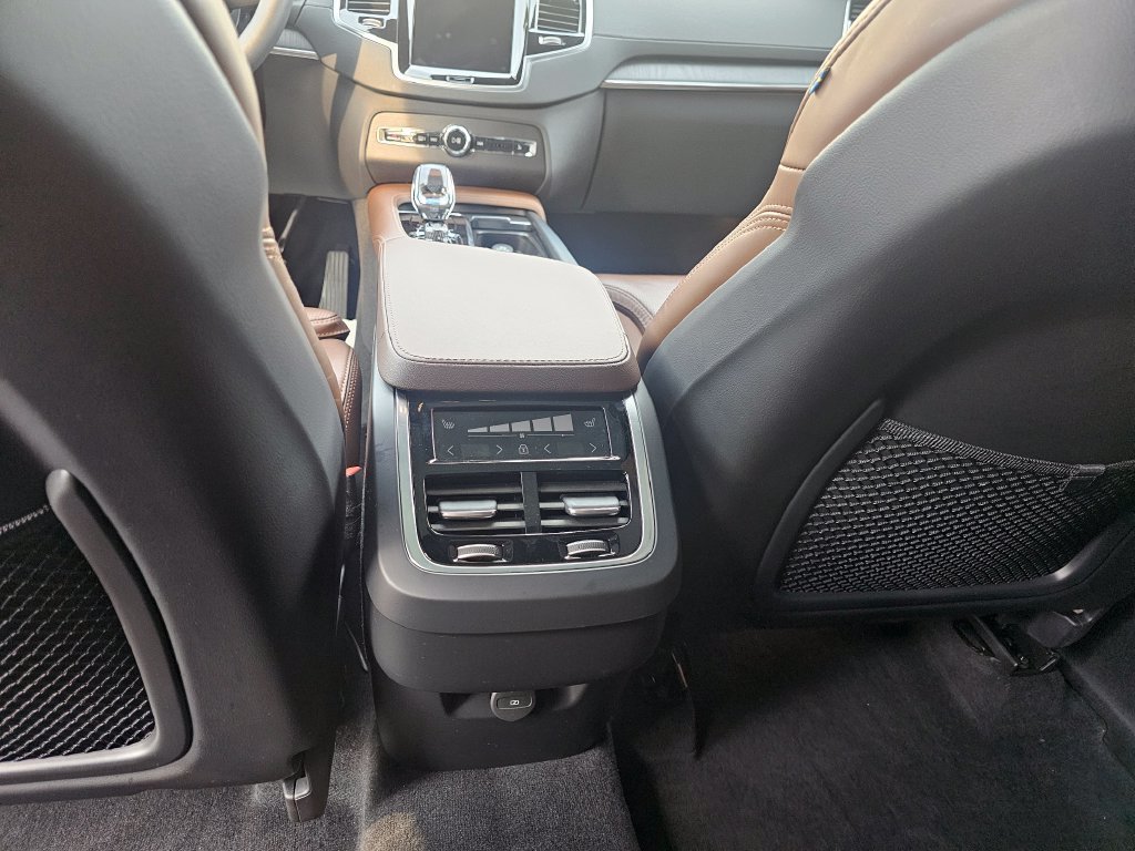 Certified 2024 Volvo XC90 B6 Ultimate AWD/4WD image 12