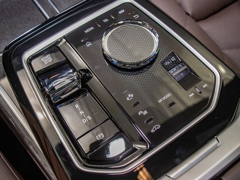 New 2026 BMW 740i xDrive 740i xDrive w/ Premium Package image 19