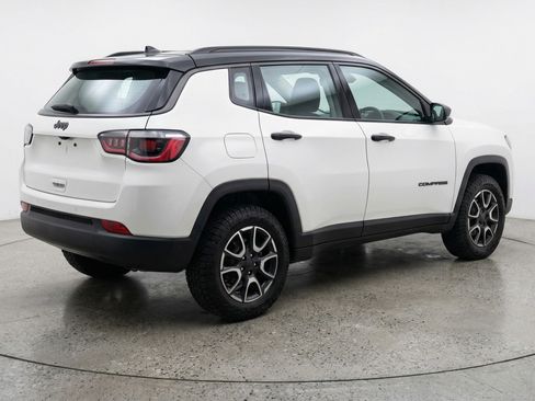 Used 2025 Jeep Compass Trailhawk image 9