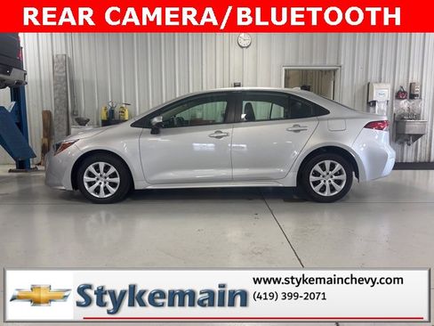 Used 2024 Toyota Corolla LE image 2