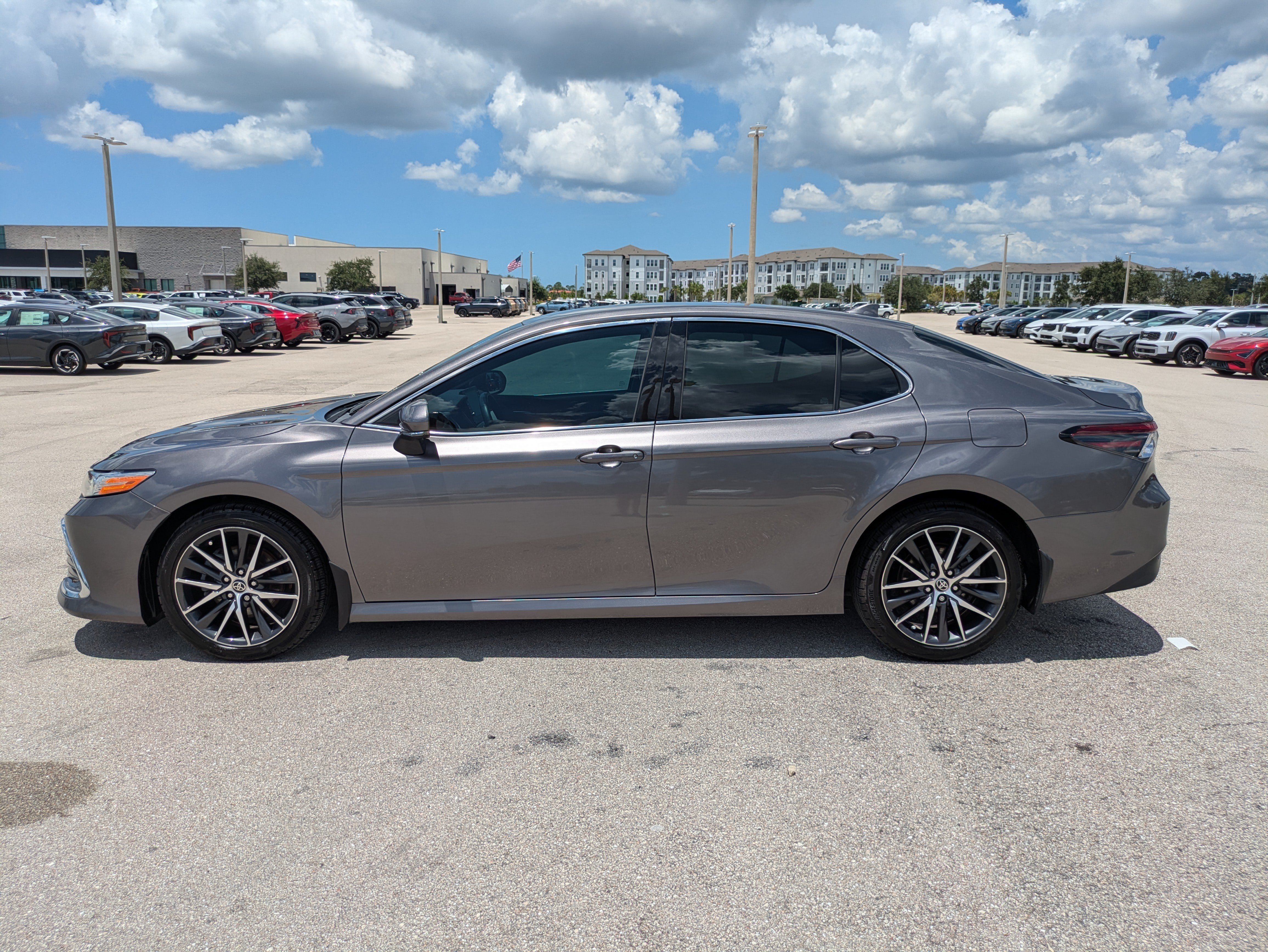 Used 2023 Toyota Camry XLE AWD/4WD image 7
