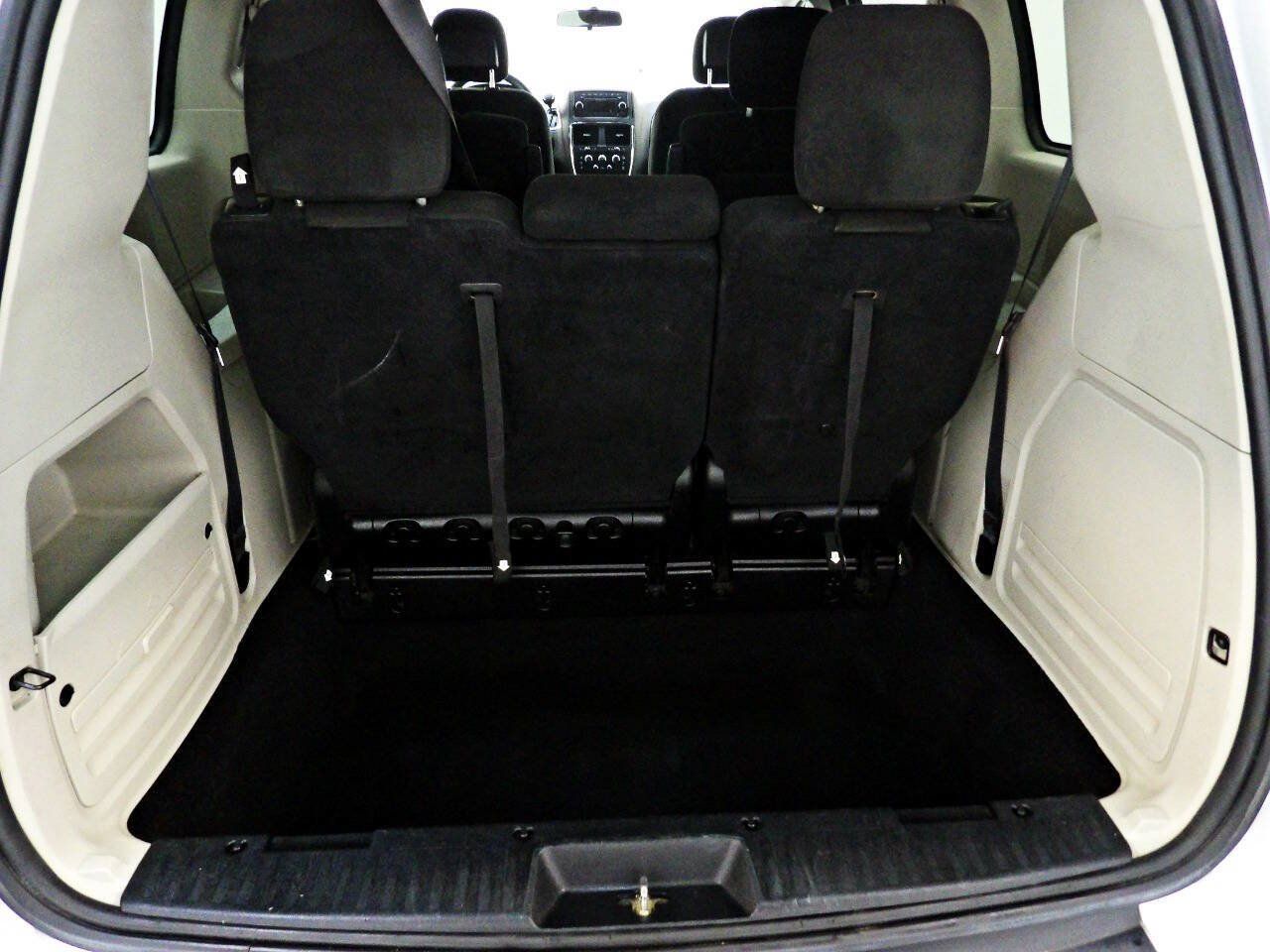 Used 2016 Dodge Grand Caravan SE w/ Quick Order Package 29E SE FWD image 12