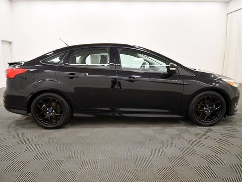 Used 2016 Ford Focus SE w/ SE Sport Package FWD image 9