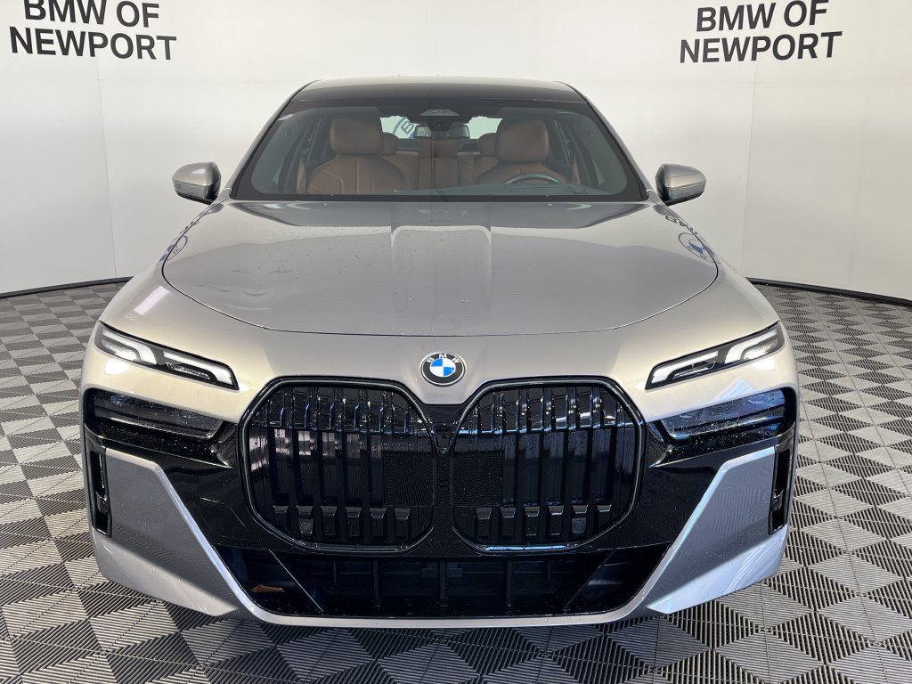 Used 2026 BMW 740i xDrive w/ Premium Package AWD/4WD image 5