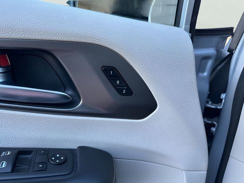 Used 2024 Chrysler Pacifica Touring-L FWD image 20