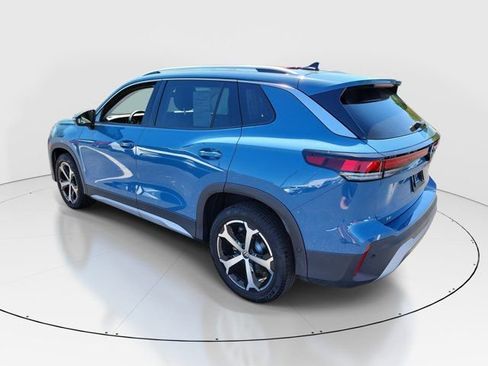 Certified 2025 Volkswagen Tiguan SE image 33