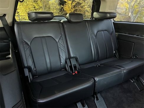 Used 2019 Ford Expedition Platinum image 34