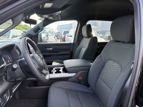 New 2026 RAM 1500 Express AWD/4WD image 18
