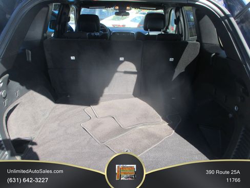 Used 2018 Jeep Grand Cherokee Laredo AWD/4WD image 10