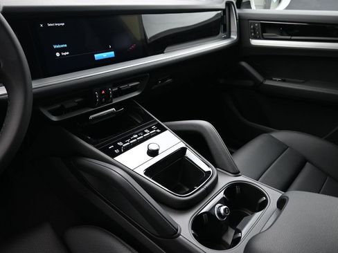 New 2025 Porsche Cayenne image 15