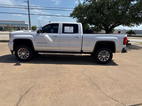 Used 2018 GMC Sierra 2500 Denali w/ Duramax Plus Package AWD/4WD image 4