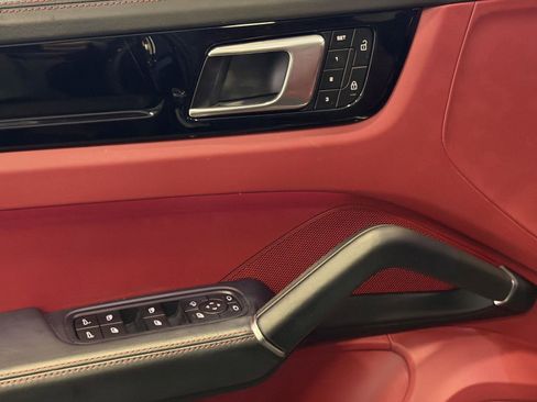 Used 2022 Porsche Cayenne S image 14