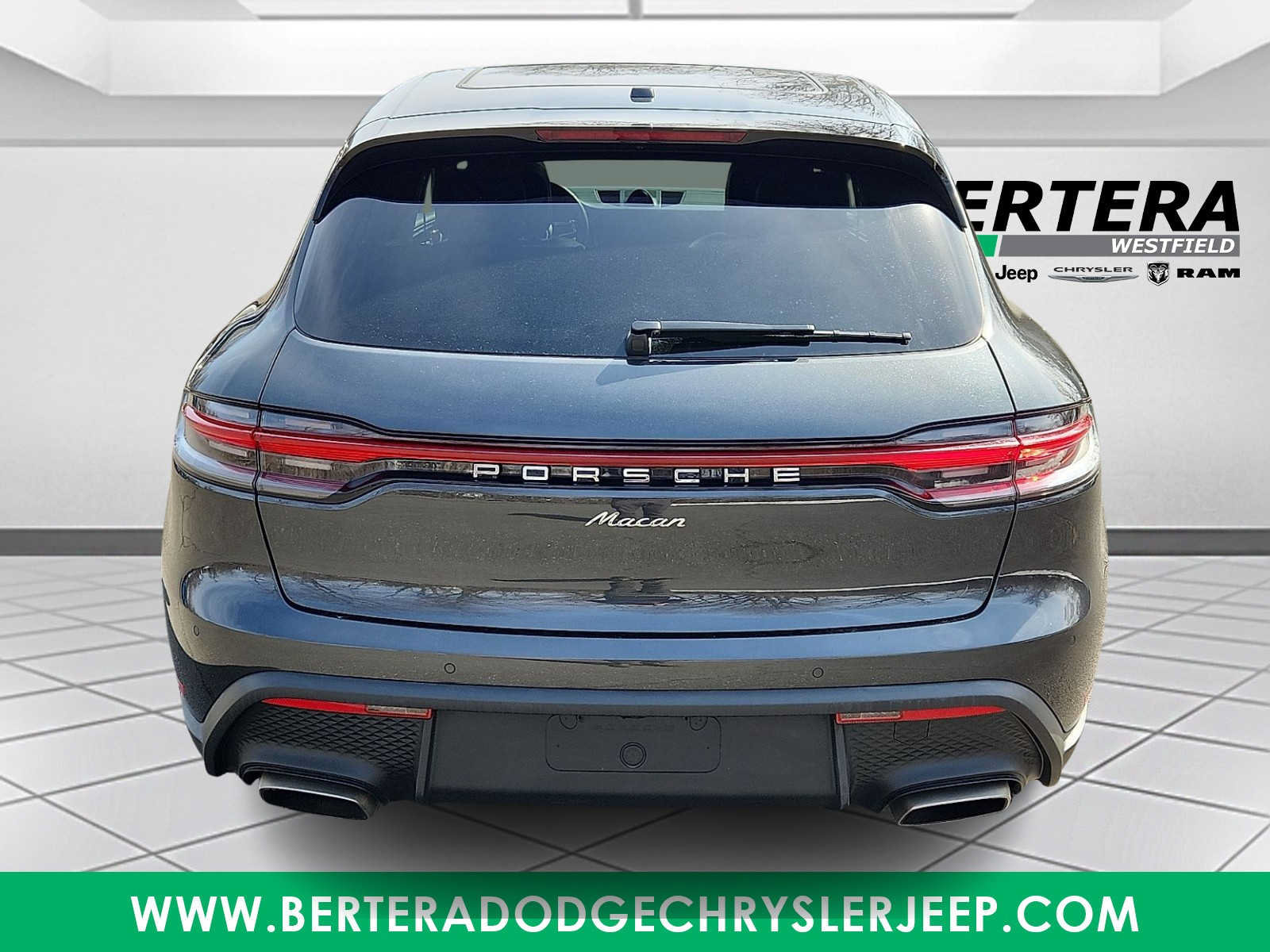 Used 2024 Porsche Macan AWD/4WD image 5