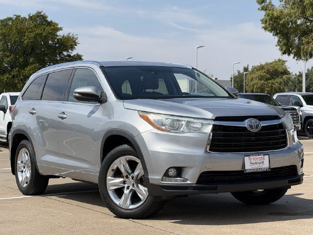 Used 2015 Toyota Highlander Limited Platinum AWD/4WD image 2