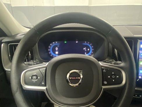 Used 2025 Volvo XC60 B5 Core image 15