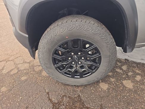 Used 2024 Chevrolet Colorado Trail Boss w/ Technology Package image 28