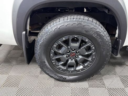 Used 2023 Nissan Frontier PRO-4X w/ Pro-4X Premium Package AWD/4WD image 14