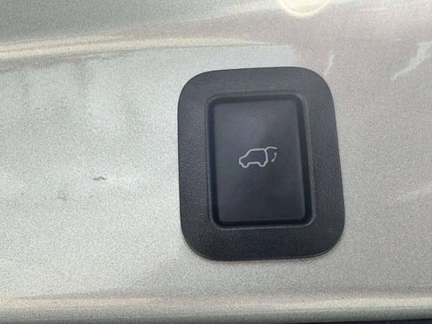 Used 2019 Toyota Highlander XLE AWD/4WD image 34