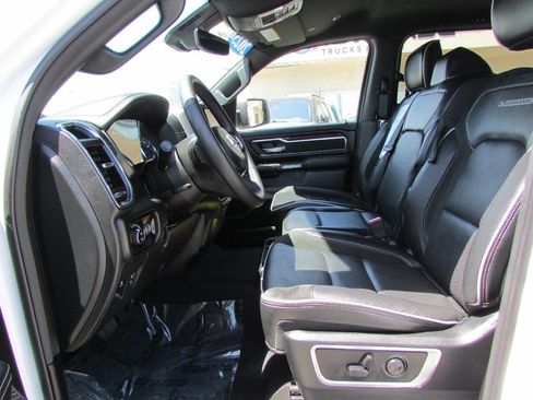 Used 2025 RAM 1500 Laramie AWD/4WD image 16