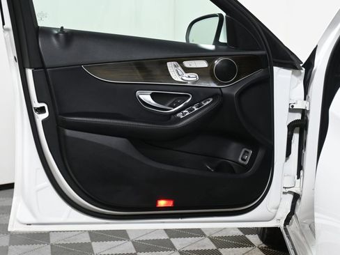 Used 2019 Mercedes-Benz C 300 4MATIC Sedan image 30